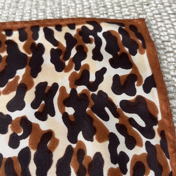 Vintage Made in Japan Silky Cheetah Leopard Print Scarf - Picture 7 of 9